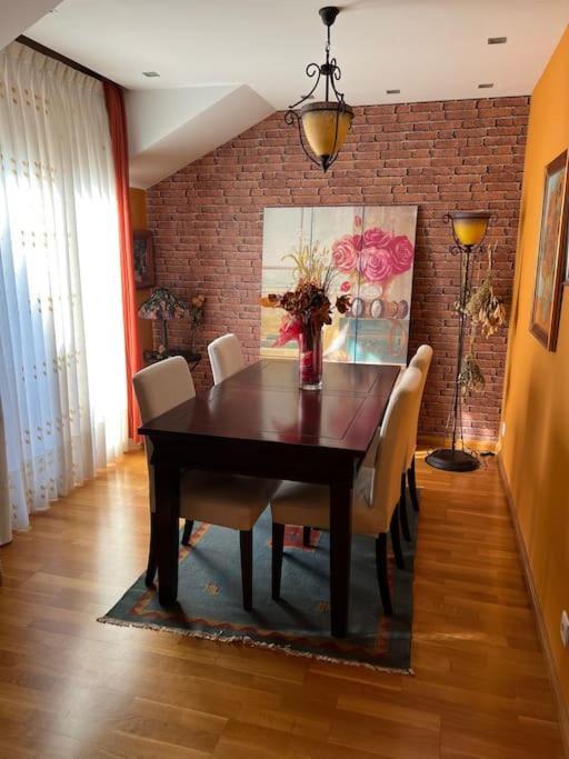 Atractivo Atico 2 Habitaciones Villaviciosa  Kültér fotó
